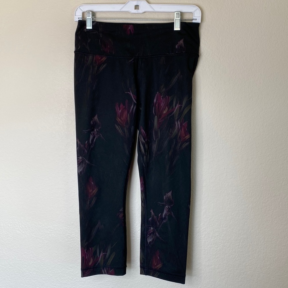 Lululemon Wunder Under crop black purple flowers 6/8?